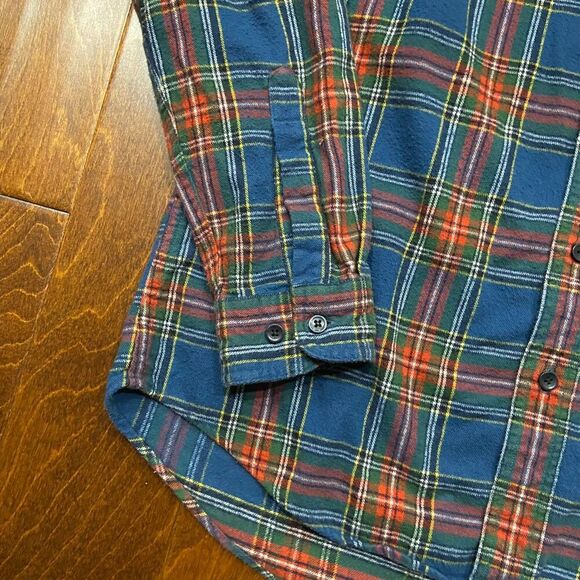 L.L. Bean Vintage Flannel Blue Red Green Button Front Shirt Men's Size Medium - Picture 4 of 9